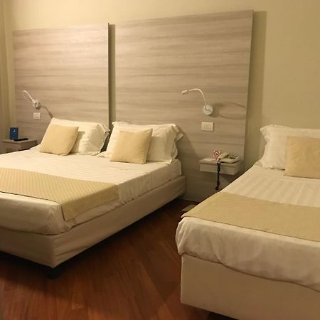 Albergo Anelli Lodi Bagian luar foto