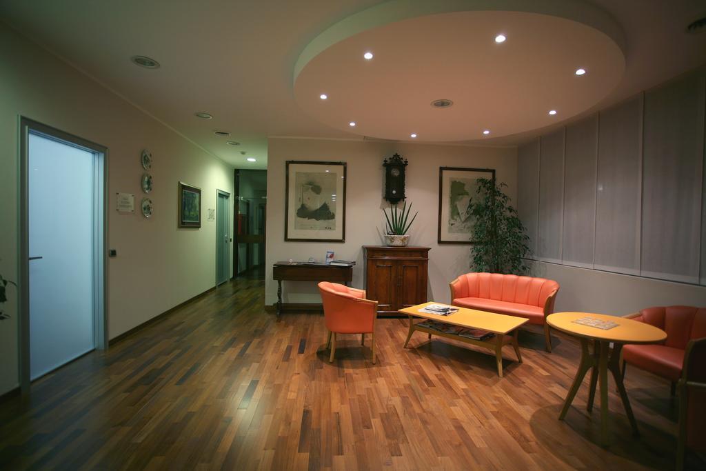 Albergo Anelli Lodi Bagian luar foto