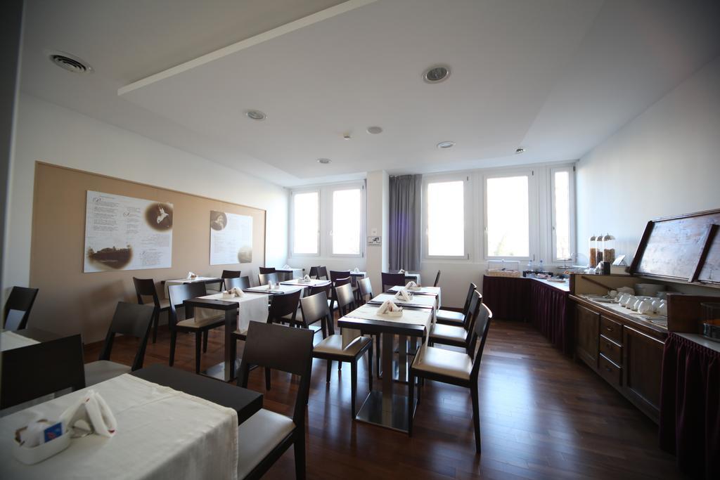 Albergo Anelli Lodi Bagian luar foto