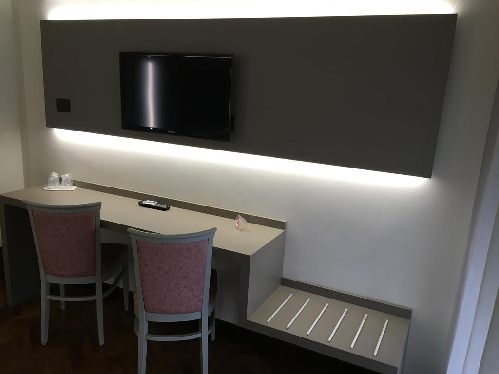 Albergo Anelli Lodi Bagian luar foto