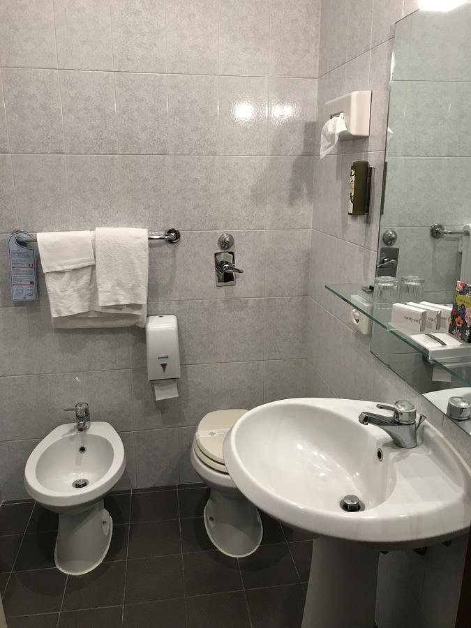 Albergo Anelli Lodi Bagian luar foto