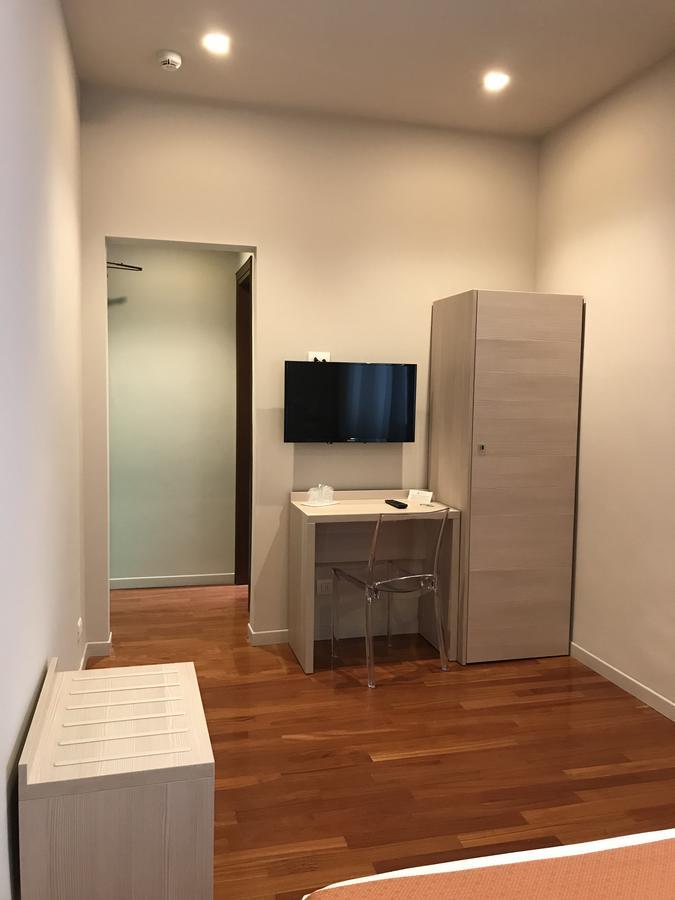 Albergo Anelli Lodi Bagian luar foto
