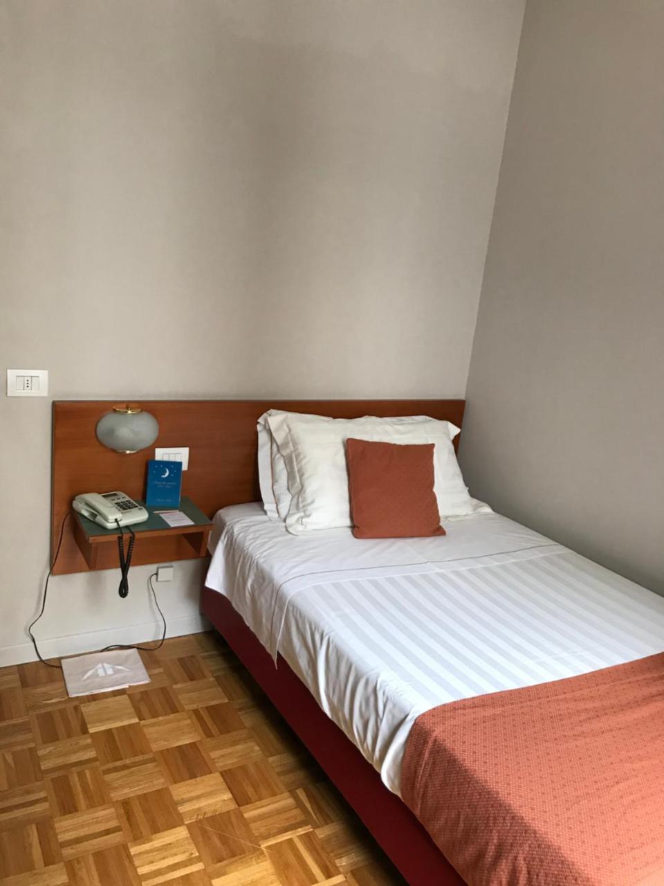 Albergo Anelli Lodi Bagian luar foto