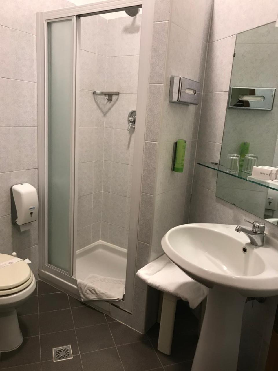 Albergo Anelli Lodi Bagian luar foto