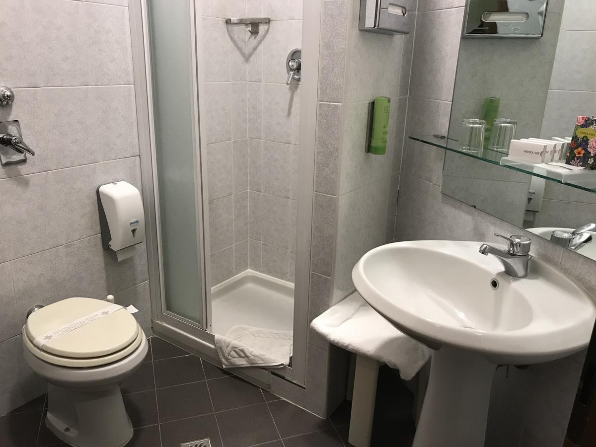 Albergo Anelli Lodi Bagian luar foto