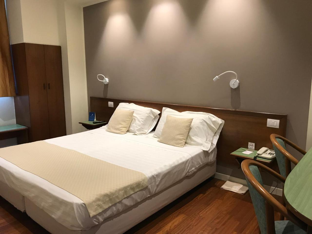 Albergo Anelli Lodi Bagian luar foto