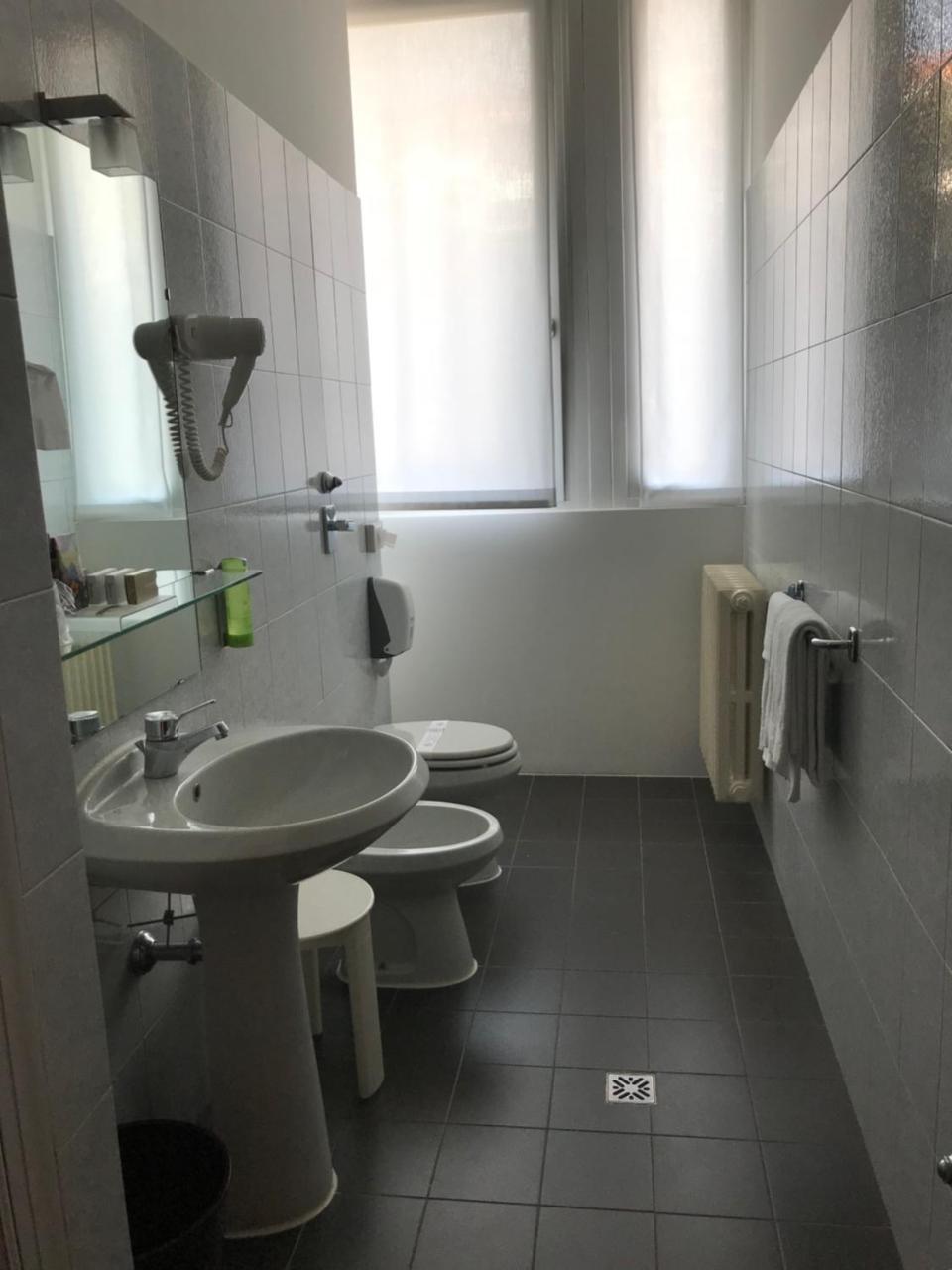 Albergo Anelli Lodi Bagian luar foto